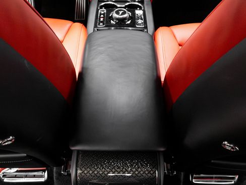 Used 2021 Rolls-Royce Cullinan Black Badge AWD/4WD image 36