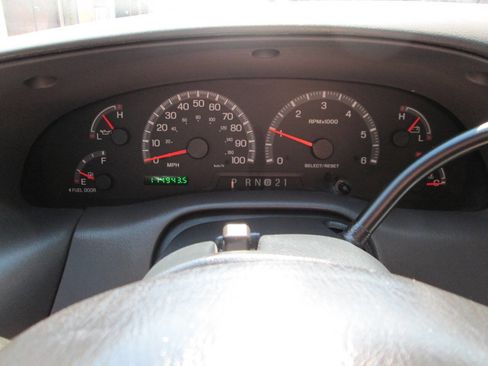 Used 2002 Ford F150 XLT RWD image 3