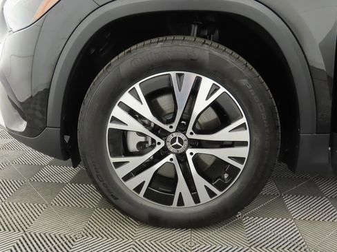 Certified 2025 Mercedes-Benz GLA 250 image 28