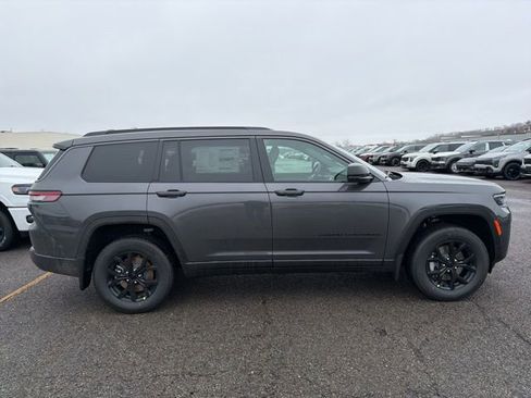 New 2026 Jeep Grand Cherokee L 4WD image 2