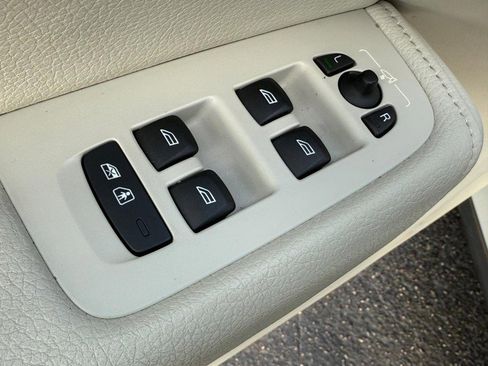 Certified 2022 Volvo XC60 B5 Momentum w/ Advanced Package image 15