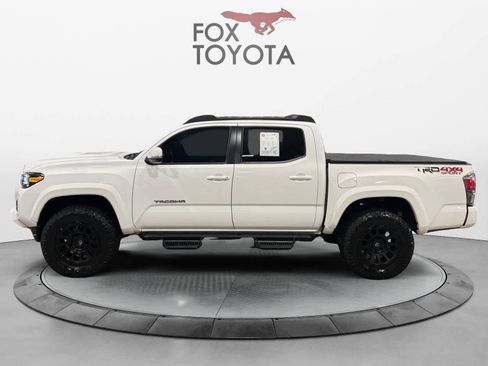Used 2020 Toyota Tacoma TRD Sport w/ TRD Premium Sport Package AWD/4WD image 3