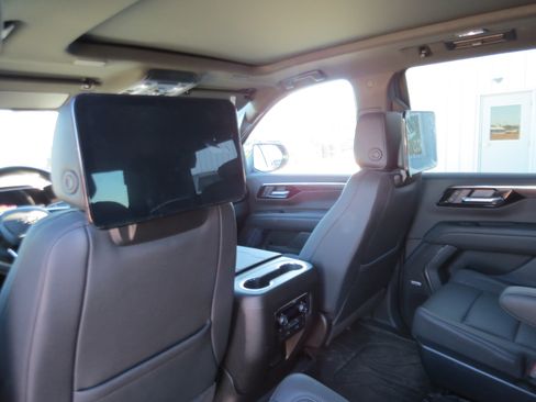 Used 2025 Chevrolet Tahoe Z71 w/ Z71 Off-Road Package image 15