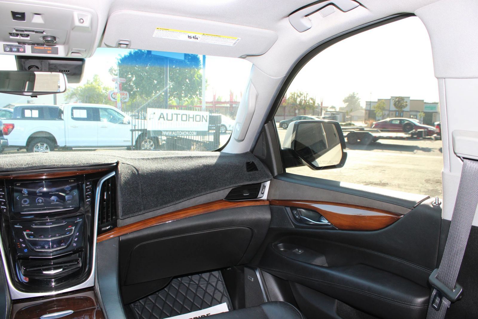 Used 2018 Cadillac Escalade ESV Luxury AWD/4WD image 29