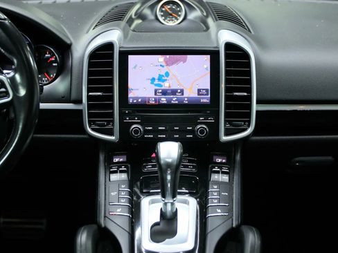 Used 2018 Porsche Cayenne S image 39