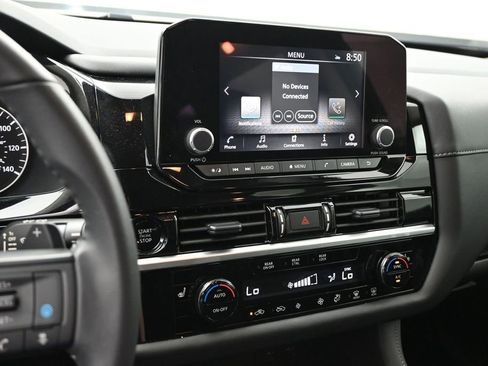 Used 2025 Nissan Pathfinder SV AWD/4WD image 25