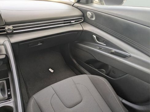 Used 2024 Hyundai Elantra SE FWD image 18
