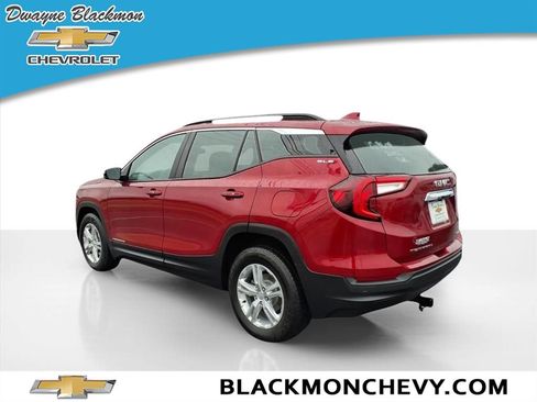 Used 2022 GMC Terrain SLE w/ Driver Convenience Package image 5