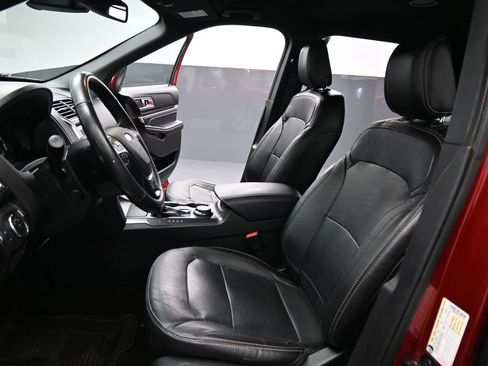 Certified 2018 Ford Explorer Limited w/ Ford Safe & Smart Package image 10