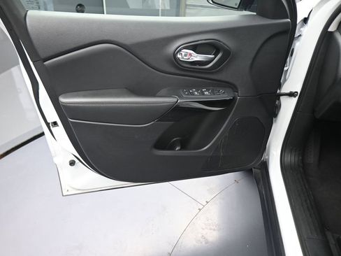 Used 2023 Jeep Cherokee Altitude Lux image 46