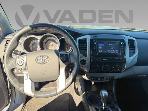 Used 2014 Toyota Tacoma 4x4 Double Cab image 2