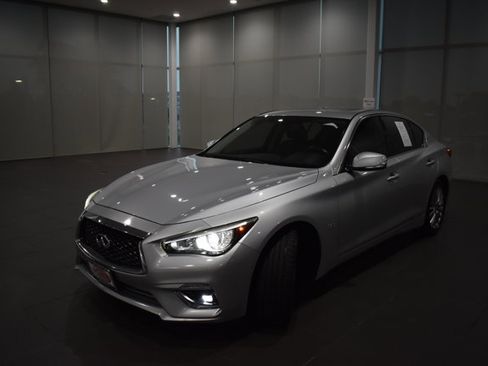 Used 2018 INFINITI Q50 Luxe RWD image 3