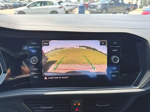 Used 2019 Volkswagen Jetta SEL w/ Cold Weather Package FWD image 15