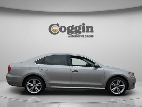 Used 2014 Volkswagen Passat 1.8T SE image 7