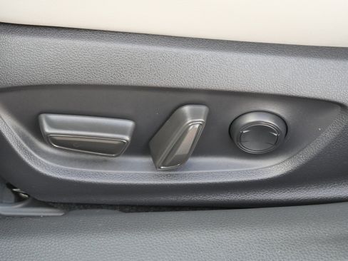 Used 2024 Toyota Prius XLE image 20