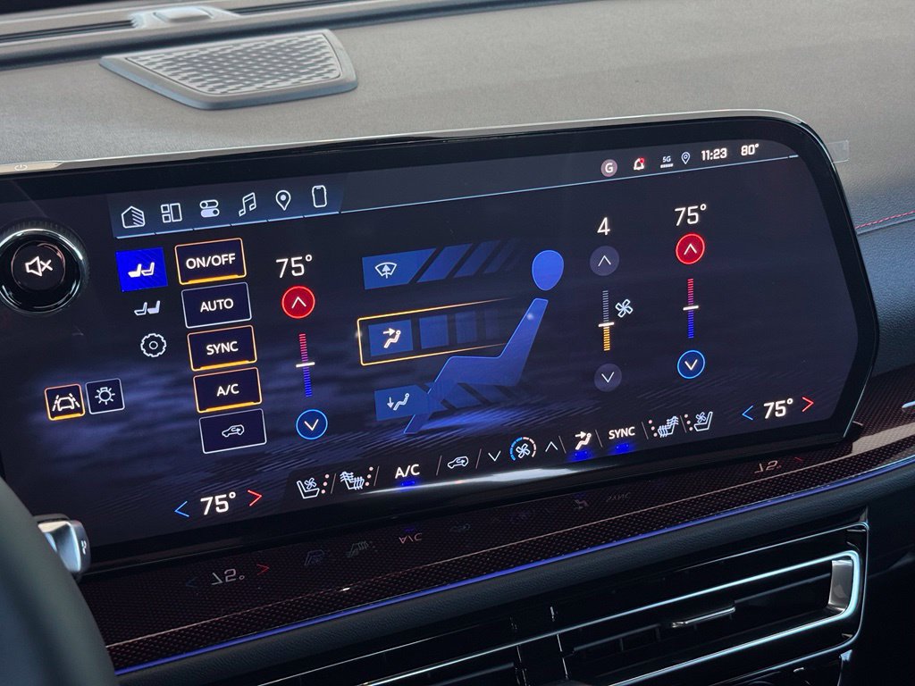 New 2027 Chevrolet Traverse RS w/ LPO, Floor Liner Package FWD image 39
