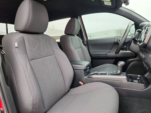 Used 2019 Toyota Tacoma TRD Off-Road image 18