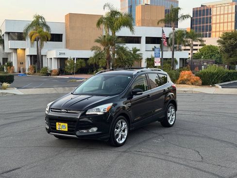 Used 2014 Ford Escape Titanium w/ Equipment Group 401A FWD image 2