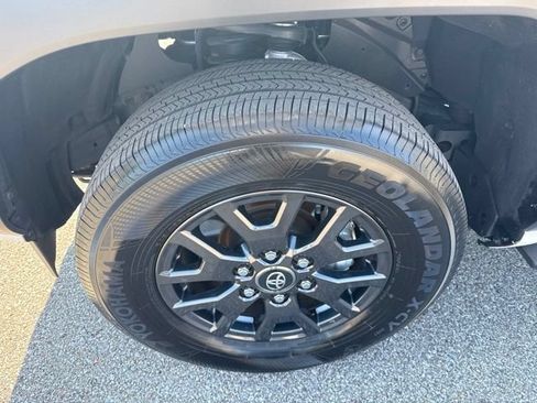 Used 2025 Toyota 4Runner SR5 AWD/4WD image 13