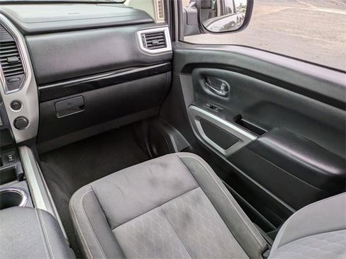 Used 2021 Nissan Titan SV w/ SV Convenience Package image 17