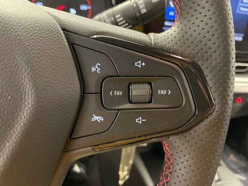 Used 2024 Chevrolet Trax RS w/ Driver Confidence Package FWD image 19