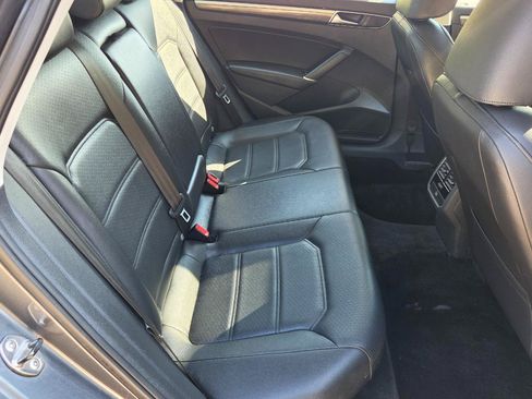 Used 2016 Volkswagen Passat 1.8T SE FWD image 24