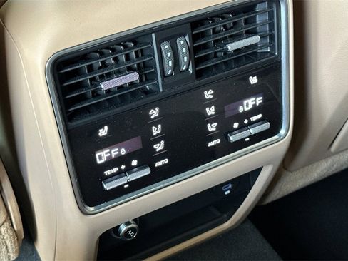 Used 2023 Porsche Cayenne Platinum Edition image 16