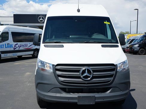 Used 2024 Mercedes-Benz Sprinter 2500 image 2