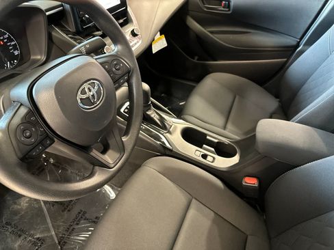 Used 2025 Toyota Corolla LE FWD image 12