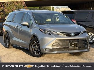 Used 2025 Toyota Sienna Platinum AWD/4WD video 1