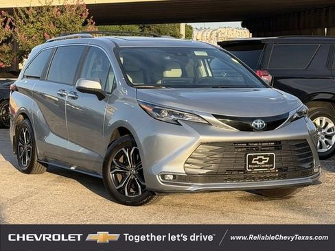 Used 2025 Toyota Sienna Platinum AWD/4WD image 1