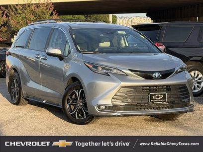 Used 2025 Toyota Sienna Platinum