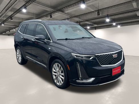Used 2022 Cadillac XT6 Premium Luxury w/ Platinum Package image 2