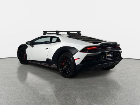 Used 2023 Lamborghini Huracan Sterrato image 5