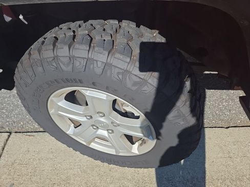 Used 2019 Jeep Wrangler Sport AWD/4WD image 6