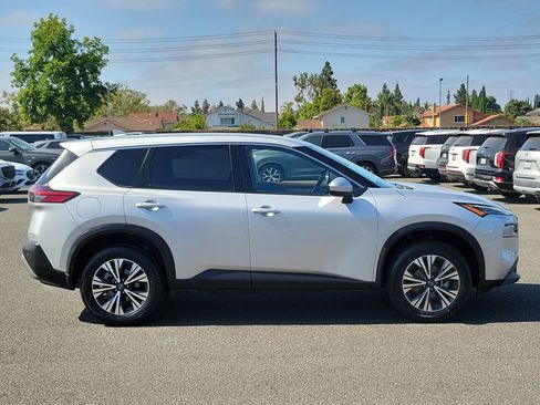 Used 2023 Nissan Rogue SV FWD image 5