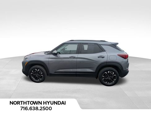 Used 2022 Chevrolet TrailBlazer LT image 2