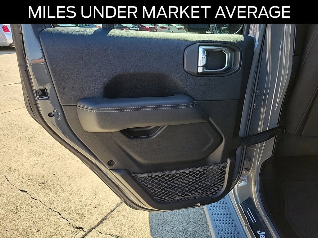 Used 2019 Jeep Wrangler Unlimited Sahara AWD/4WD image 13
