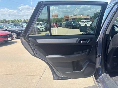 Used 2017 Subaru Outback 2.5i Premium AWD/4WD image 32