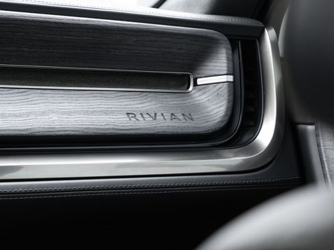 Used 2022 Rivian R1T Adventure image 15