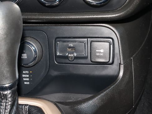 Used 2017 Jeep Renegade Latitude image 21