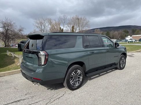 New 2026 Chevrolet Suburban Z71 w/ Z71 Off-Road Package AWD/4WD image 15