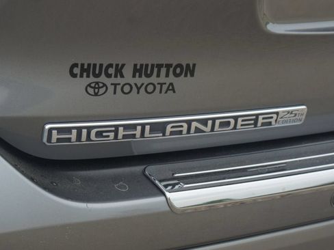 Used 2025 Toyota Highlander Limited AWD/4WD image 20