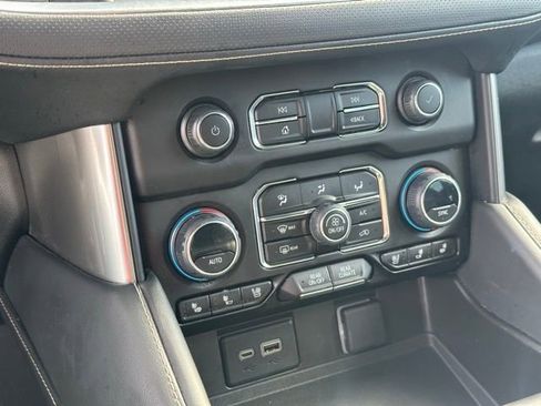 Used 2023 Chevrolet Suburban Premier AWD/4WD image 10