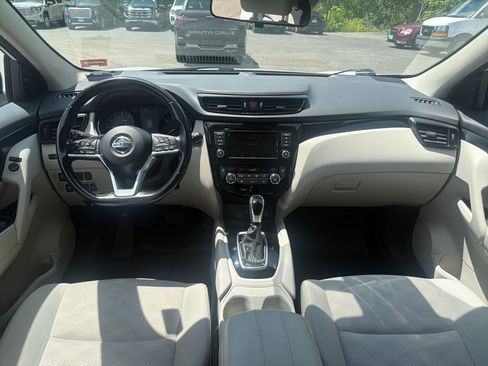 Used 2021 Nissan Rogue Sport SV AWD/4WD image 28