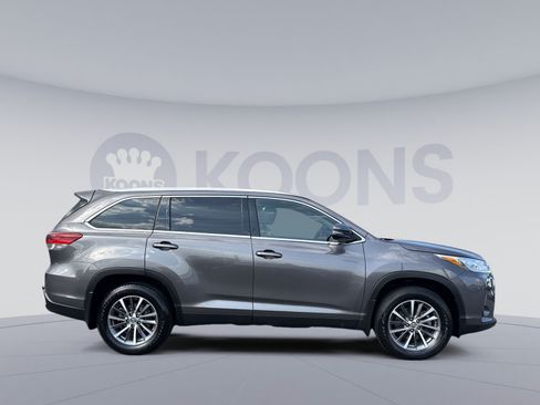 Used 2019 Toyota Highlander XLE AWD/4WD image 8