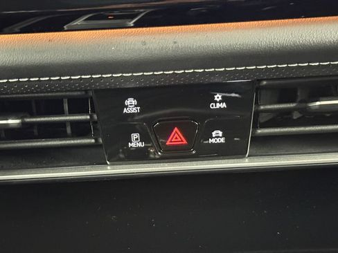 Used 2024 Volkswagen Atlas SEL AWD/4WD image 17