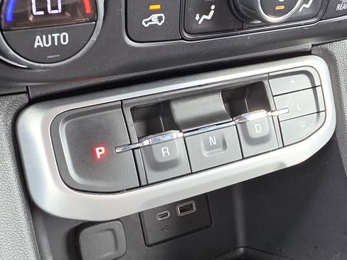 Used 2020 GMC Acadia SLE w/ Driver Convenience Package FWD image 20