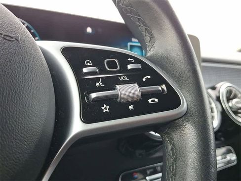 Used 2021 Mercedes-Benz GLB 250 4MATIC image 18
