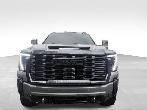 Used 2024 GMC Sierra 3500 Denali Ultimate AWD/4WD image 3